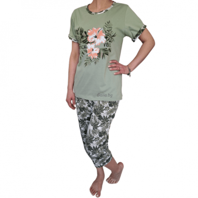 Дамска пижама с флорална шарка