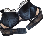 Сутиен - твърда чашка D с повдигане тип "ръчичка"